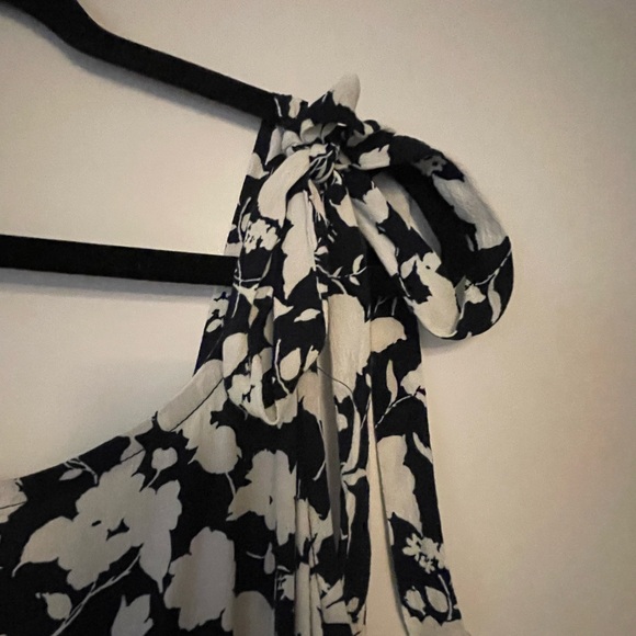 Free Assembly navy and cream floral dress - Picture 4 of 7